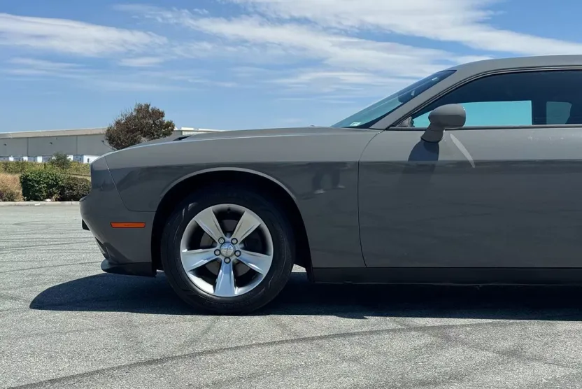 2018 Dodge Challenger SXT photo 1