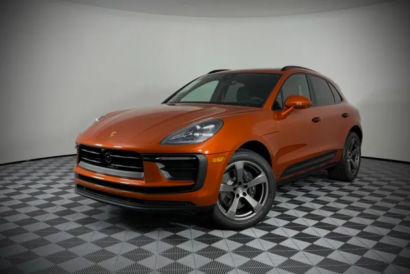 2025 Porsche Macan T photo 1