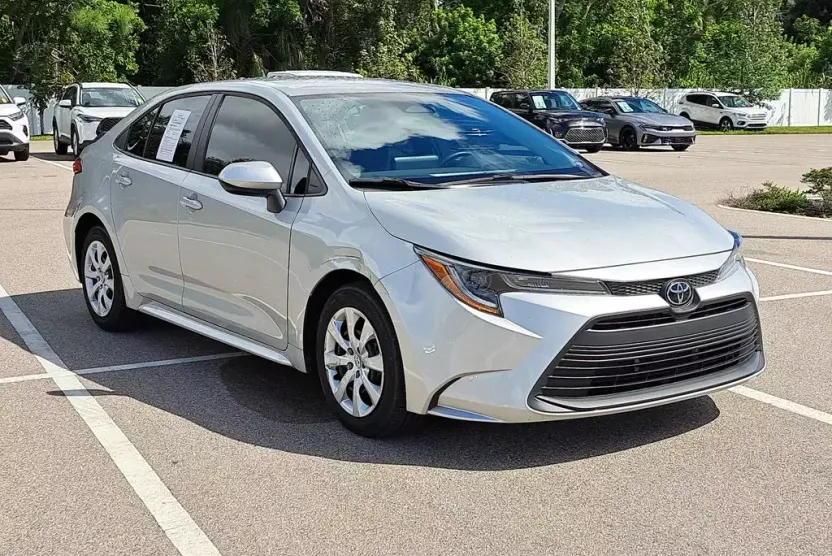2024 Toyota Corolla LE photo 1