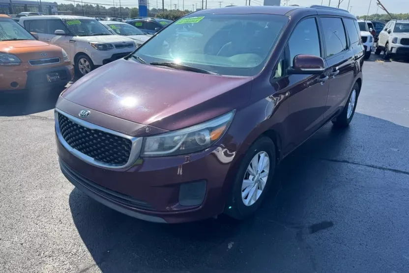 2016 Kia Sedona LX photo 1