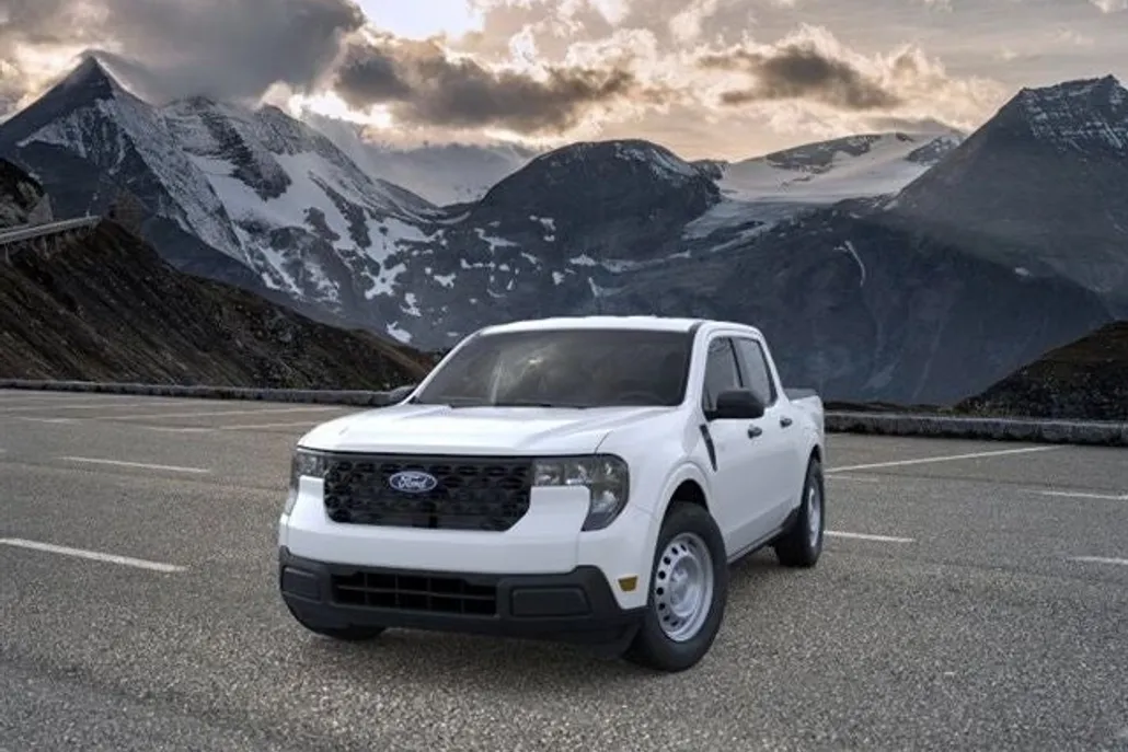 2025 Ford Maverick XL photo 1