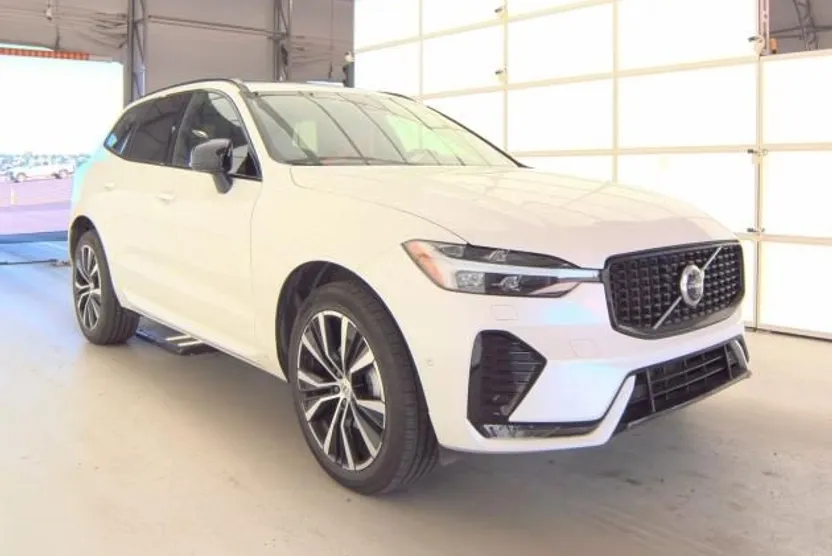2025 Volvo XC60 B5 Plus photo 1