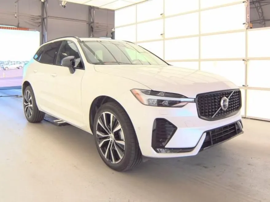 2025 Volvo XC60 B5 Plus photo 1