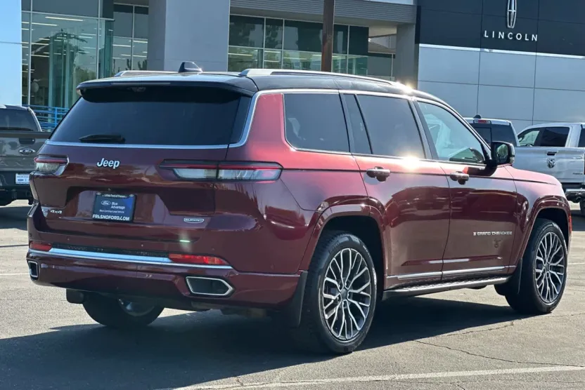 2021 Jeep Grand Cherokee L Summit photo 1