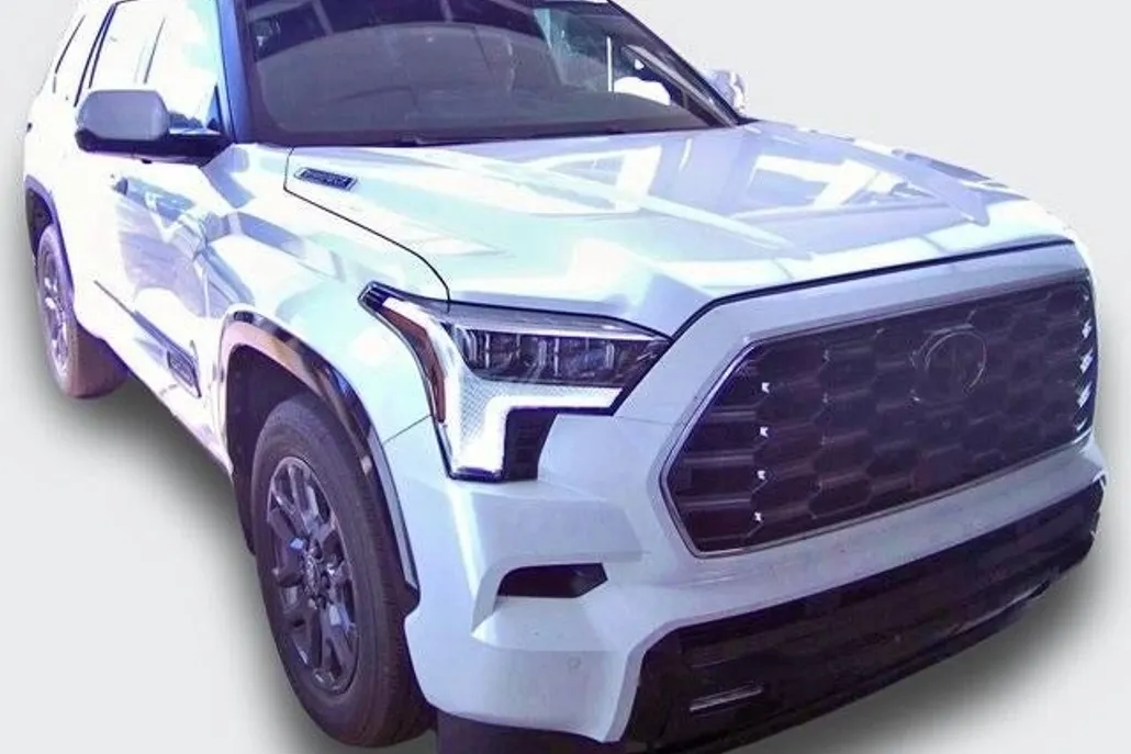 2025 Toyota Sequoia Platinum photo 1