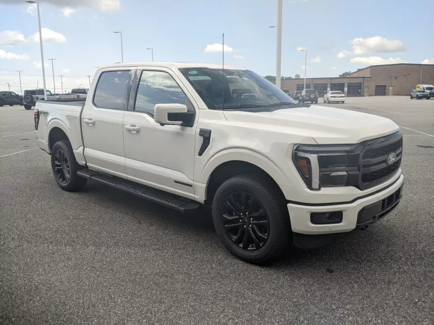 2025 Ford F-150 Lariat photo 1