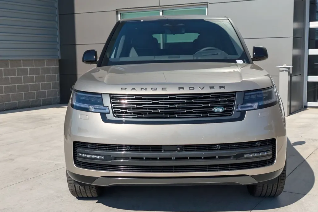 2025 Land Rover Range Rover SE photo 1