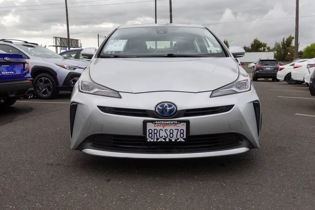 2019 Toyota Prius Limited photo 1