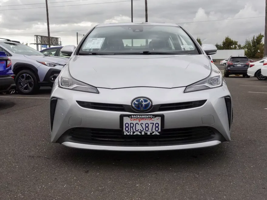 2019 Toyota Prius Limited photo 1