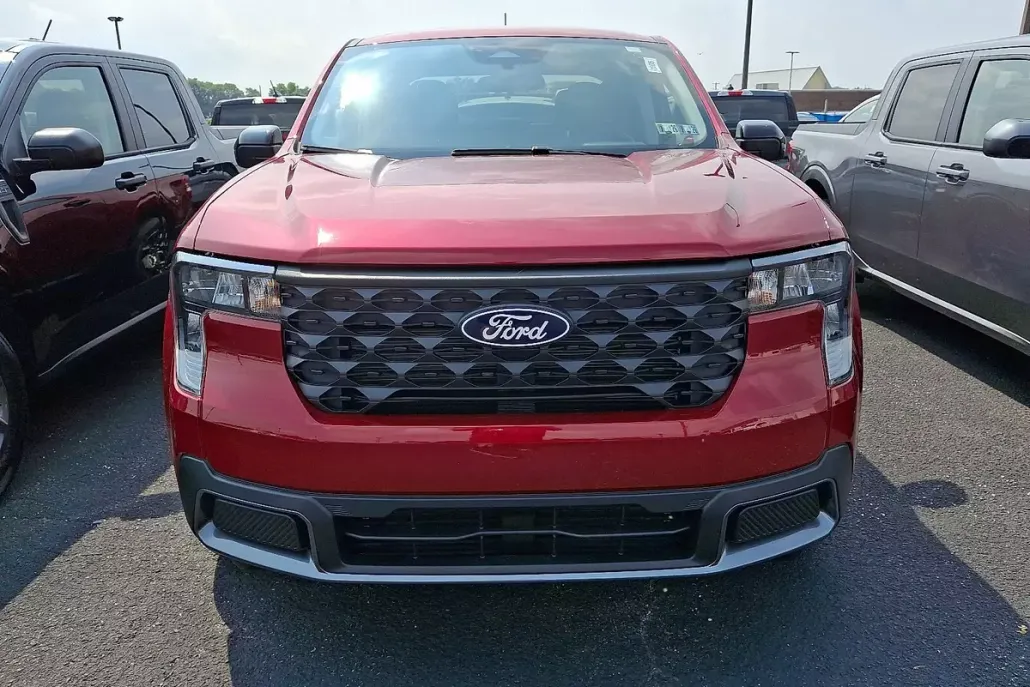 2025 Ford Maverick XLT photo 1