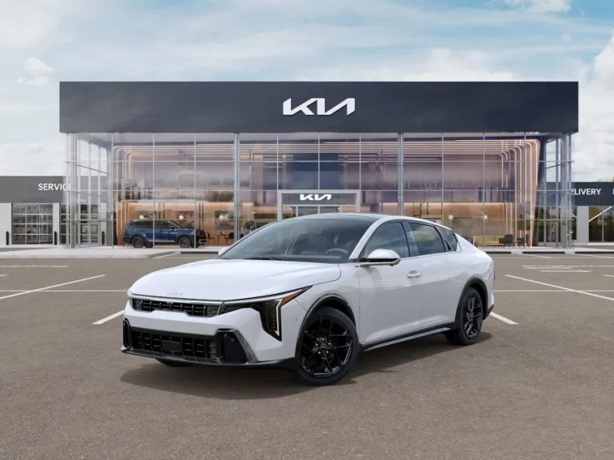 2025 Kia K4 GT-Line Turbo photo 1