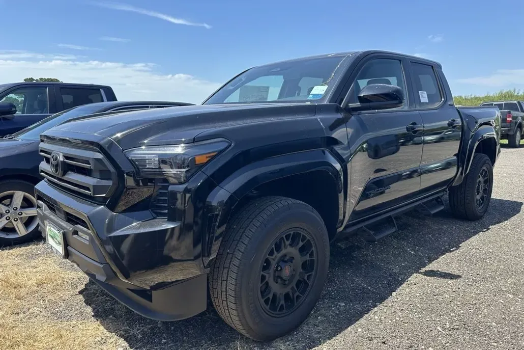 2025 Toyota Tacoma SR5 photo 1