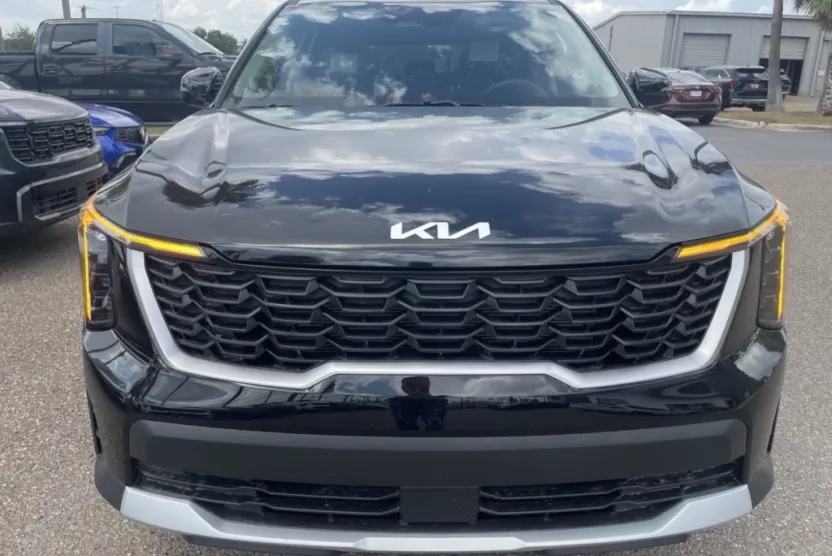 2026 Kia Sorento LX photo 1