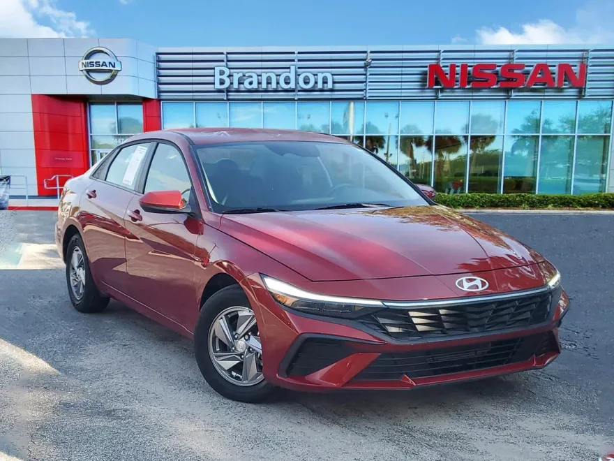 2025 Hyundai Elantra SE photo 1