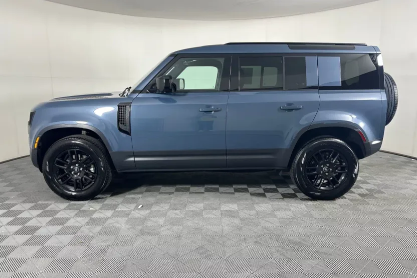 2025 Land Rover Defender S photo 1