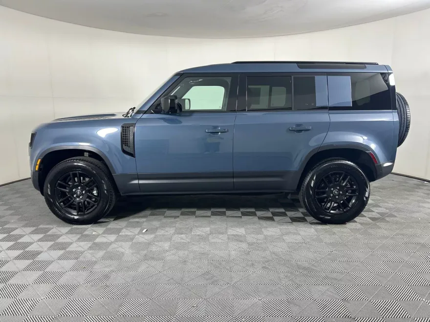 2025 Land Rover Defender S photo 1