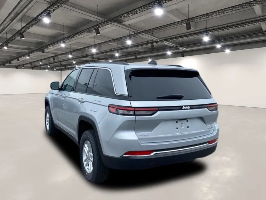 2025 Jeep Grand Cherokee Laredo photo 1