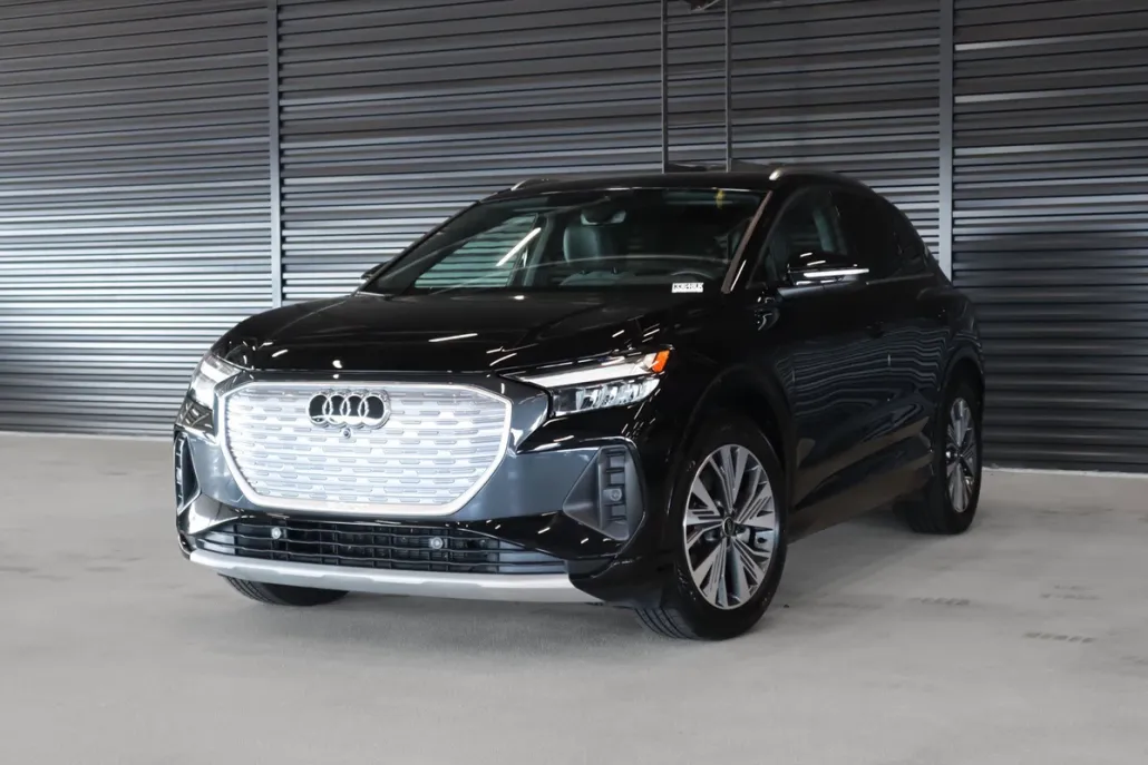 2023 Audi Q4 40 E-tron Premium Plus photo 1
