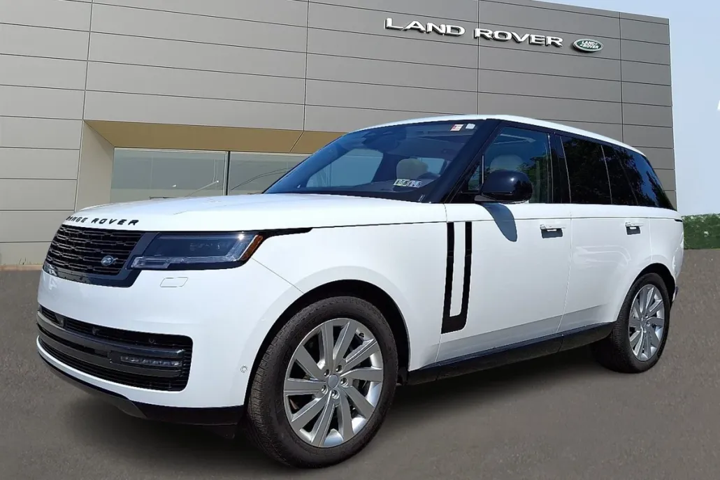 2023 Land Rover Range Rover SE photo 1