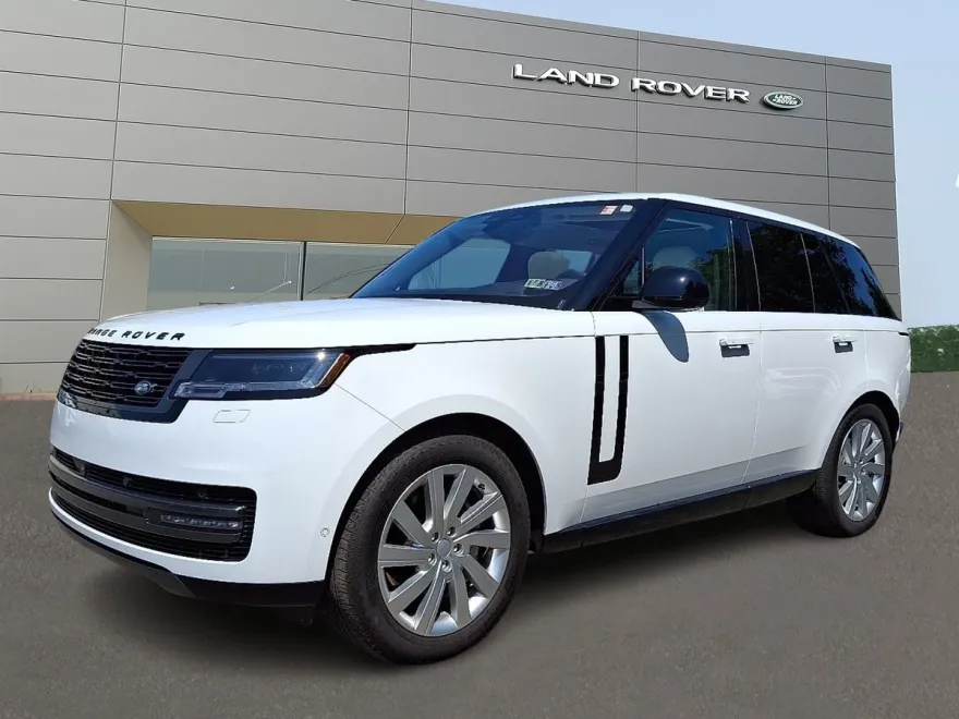 2023 Land Rover Range Rover SE photo 1