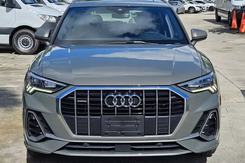 2019 Audi Q3 S line Premium Plus photo 1