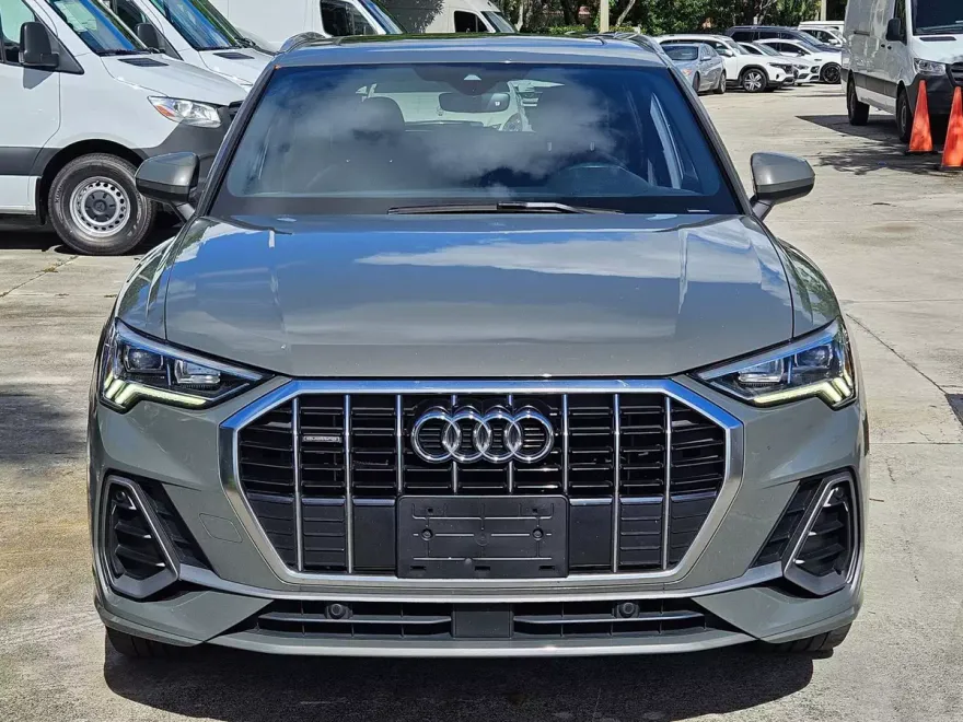 2019 Audi Q3 S line Premium Plus photo 1