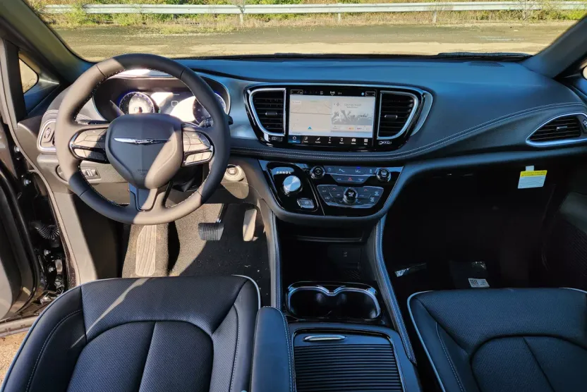 2026 Chrysler Pacifica Limited photo 1