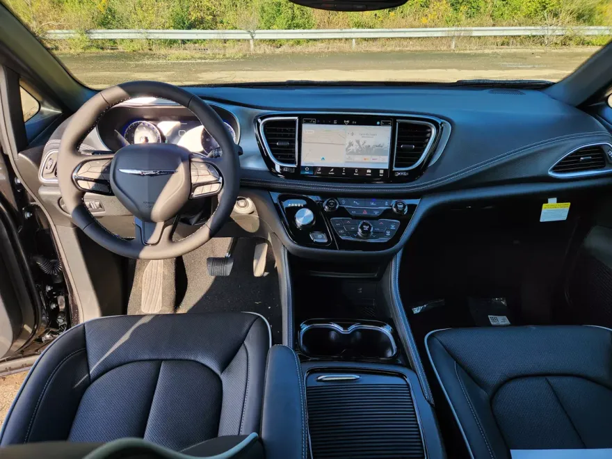 2026 Chrysler Pacifica Limited photo 1