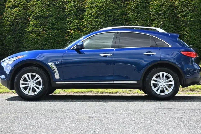 2017 Infiniti QX70 Base photo 1
