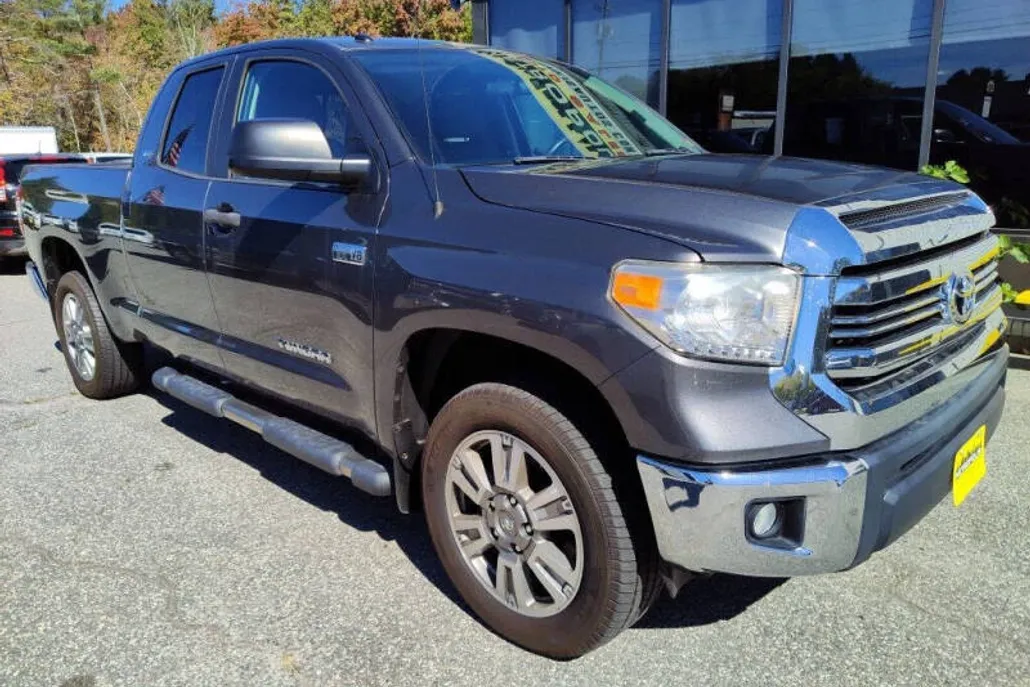 2017 Toyota Tundra Double Cab SR5 photo 1