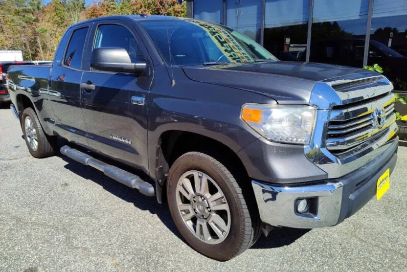 2017 Toyota Tundra Double Cab SR5 photo 1