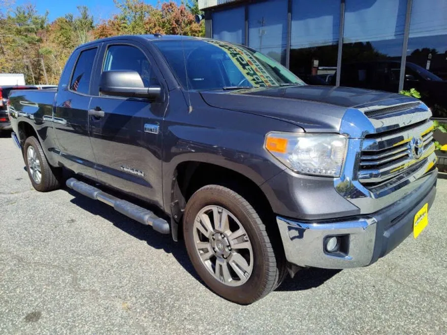 2017 Toyota Tundra Double Cab SR5 photo 1