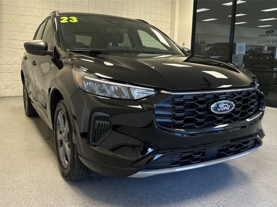 2023 Ford Escape ST-Line photo 1