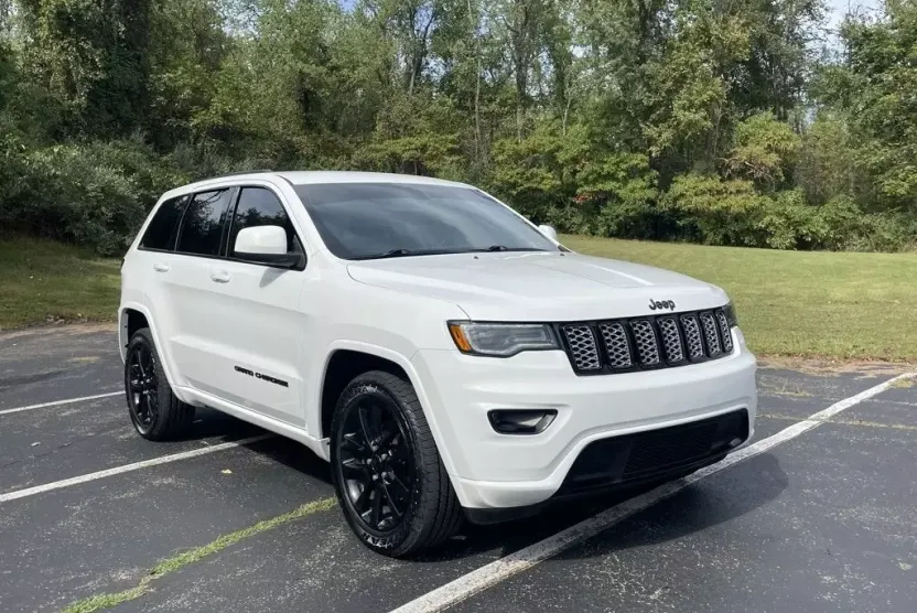 2020 Jeep Grand Cherokee Altitude photo 1