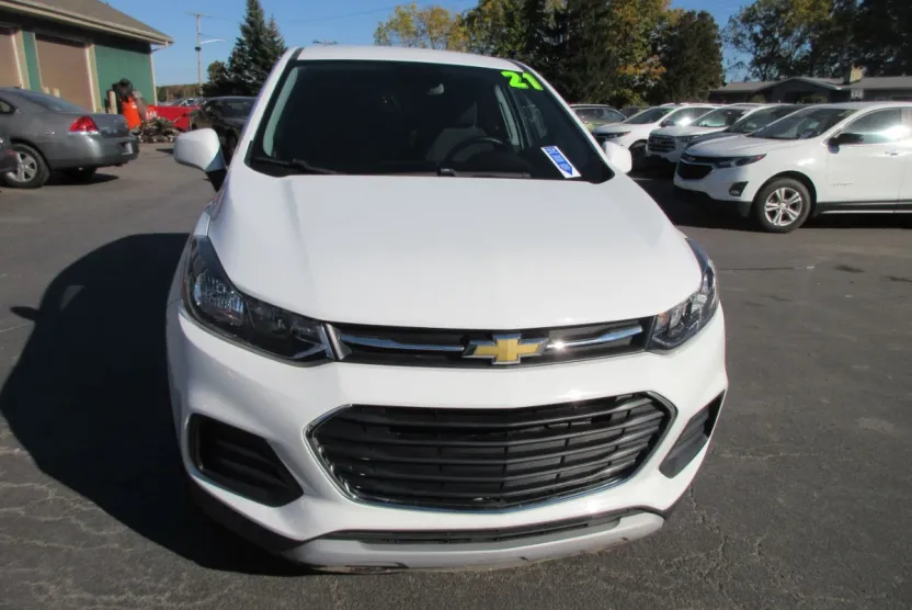 2021 Chevrolet Trax LS photo 1