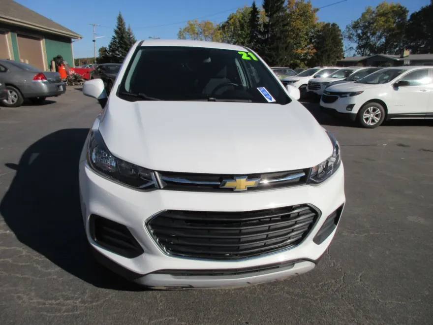2021 Chevrolet Trax LS photo 1