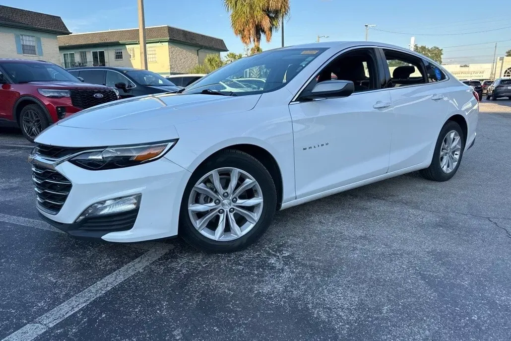 2024 Chevrolet Malibu 1LT photo 1