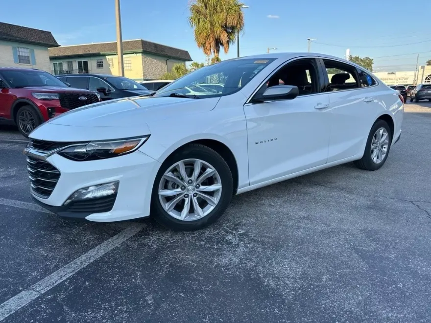 2024 Chevrolet Malibu 1LT photo 1