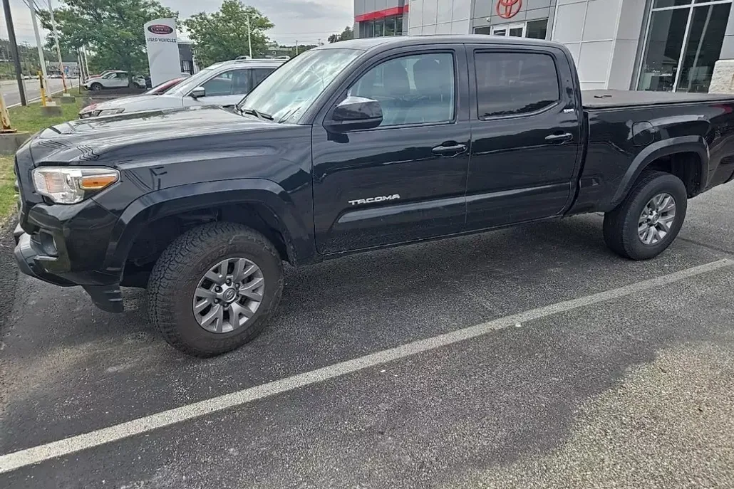 2019 Toyota Tacoma V6 photo 1