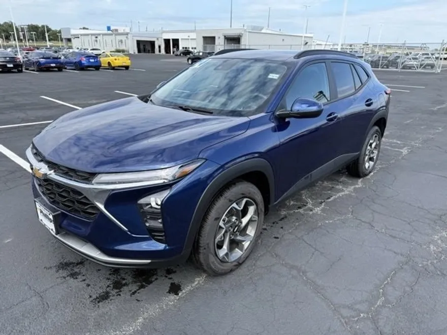 2024 Chevrolet Trax LT photo 1