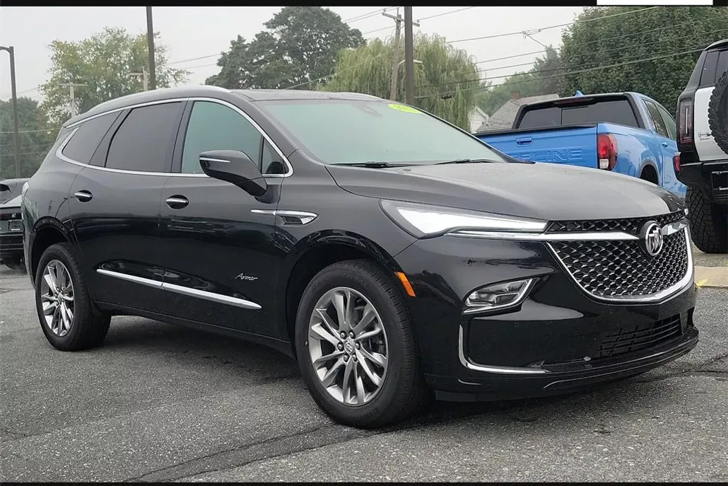 2024 Buick Enclave Avenir photo 1