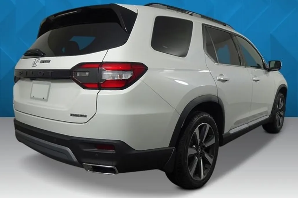 2025 Honda Pilot Touring photo 1