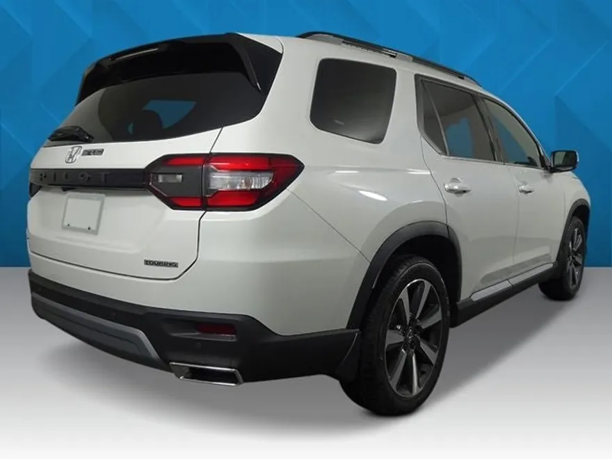 2025 Honda Pilot Touring photo 1