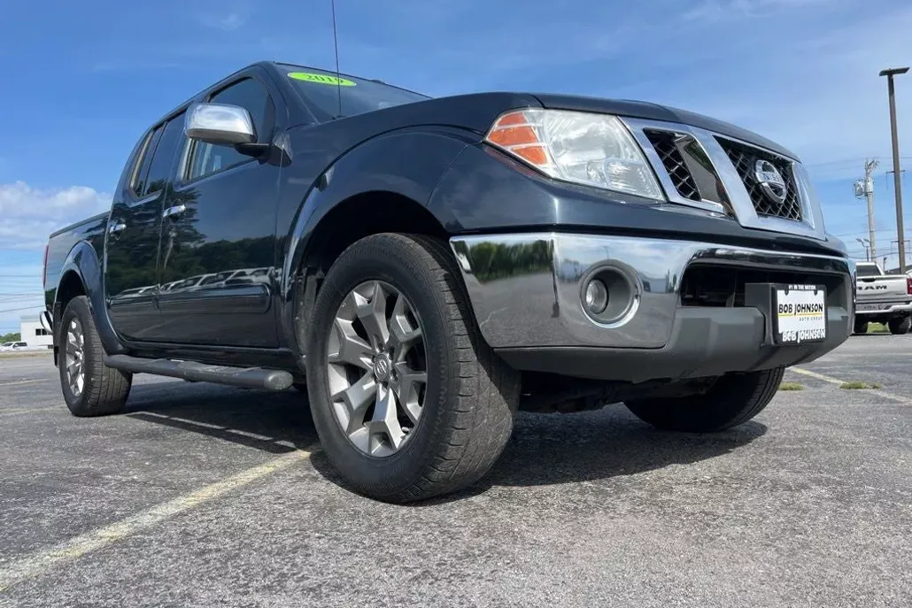 2019 Nissan Frontier SL photo 1