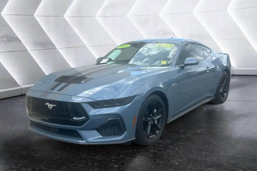 2025 Ford Mustang GT photo 1