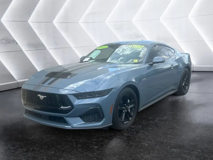 2025 Ford Mustang GT photo 1