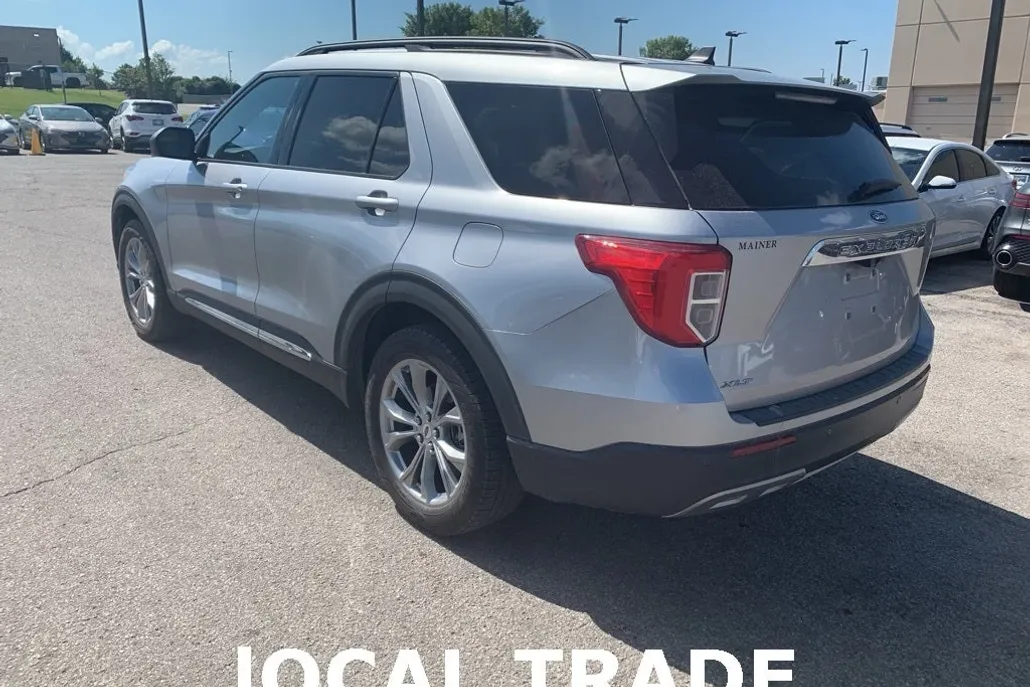 2021 Ford Explorer XLT photo 1