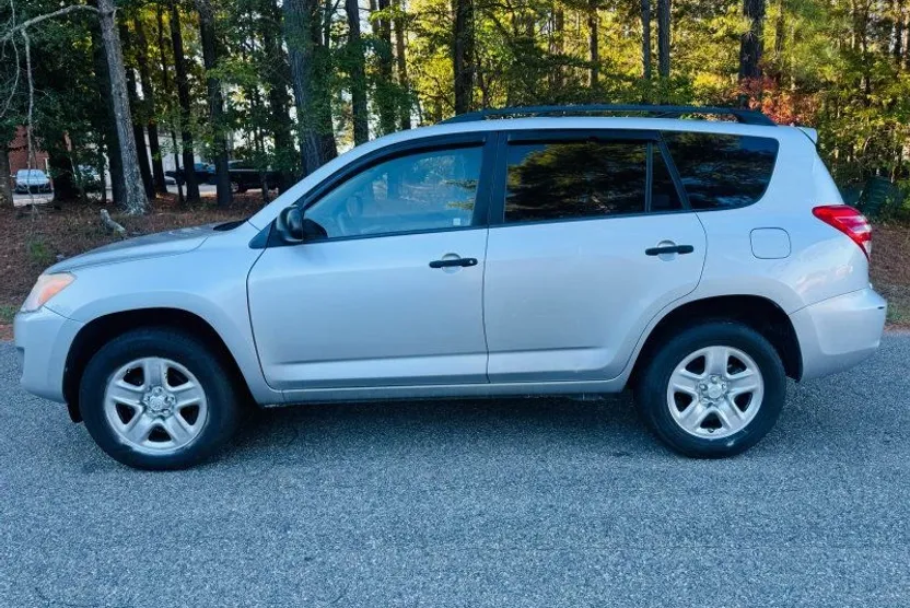 2012 Toyota RAV4 photo 1