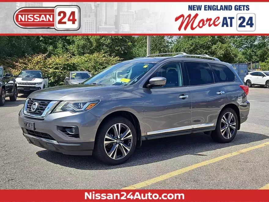 2017 Nissan Pathfinder Platinum photo 1