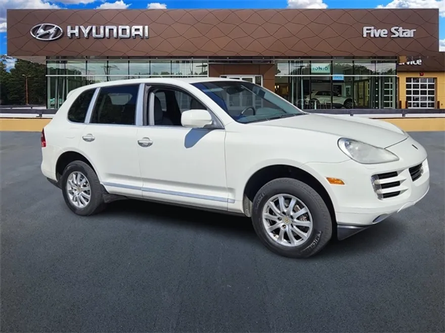 2010 Porsche Cayenne Base photo 1
